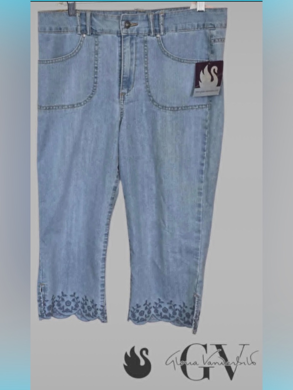 Light Blue Capri Jeans with Scalloped Embroidery!!🩵🩵🩵🩵